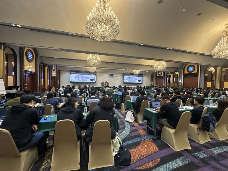 Around 200 Krungthai Bank participants in the training hall